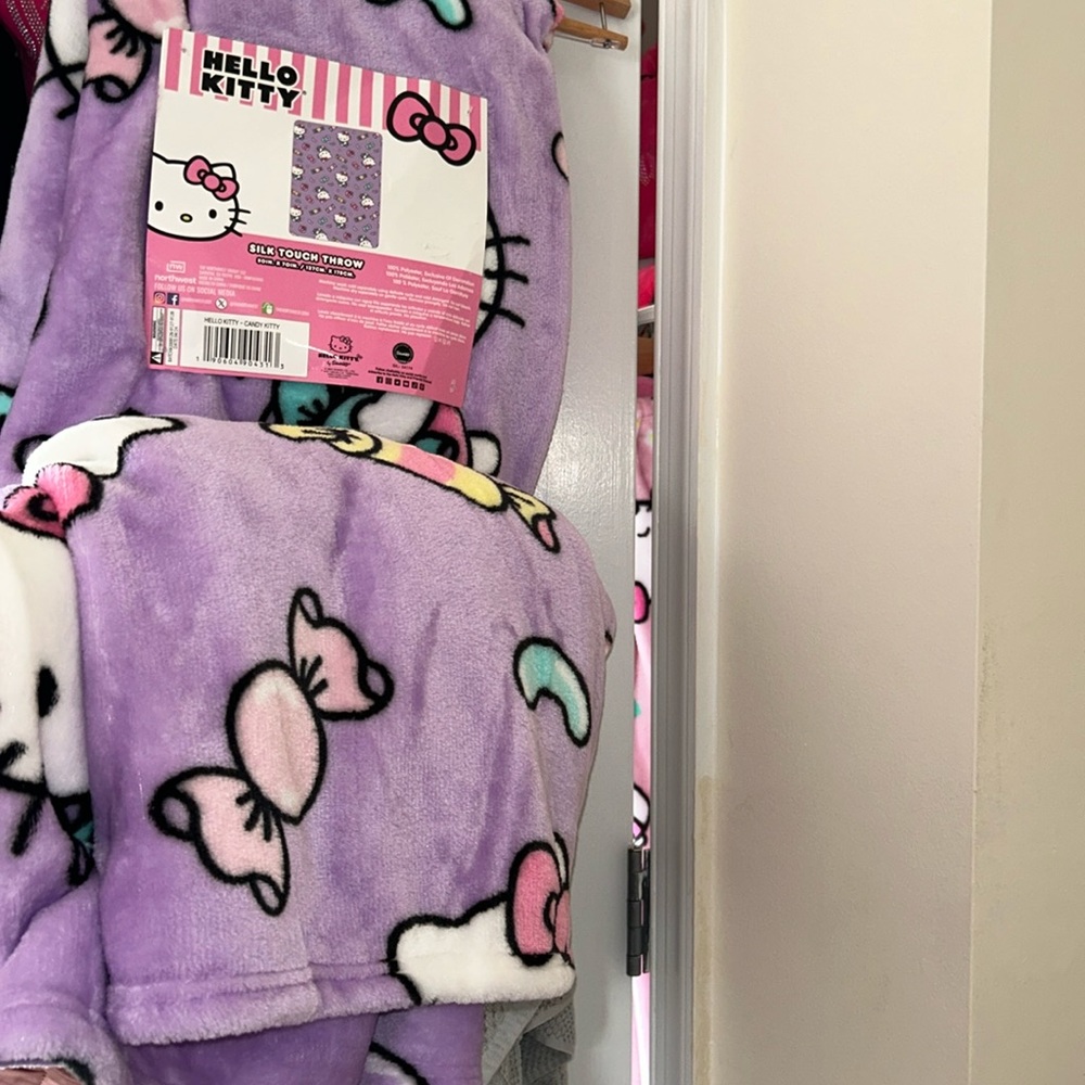 Hello Kitty Silk Touch Throw - Candy Kitty